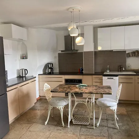 Сasa de vacaciones Charming Stone House